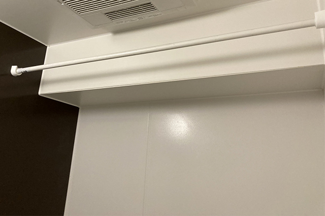 突っ張り棒にぶら下げる