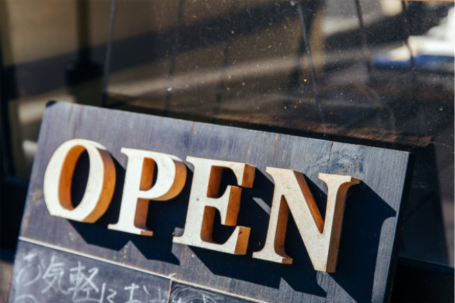 店舗前のA型の黒板看板